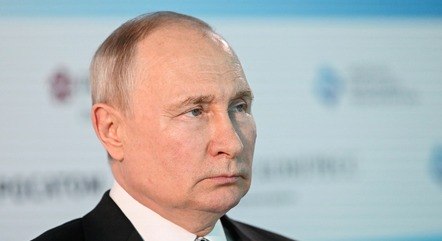 Putin elogiou tropas russas
