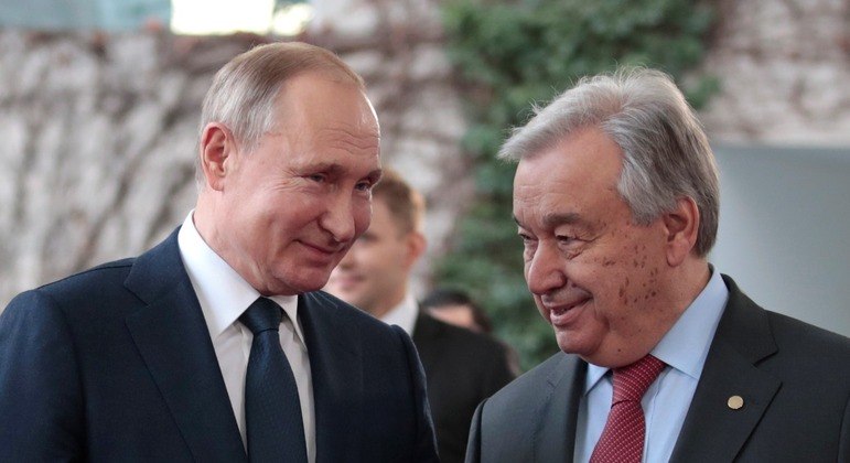 Vladimir Putin (à esq.) e António Guterres (à dir.) em encontro na Líbia