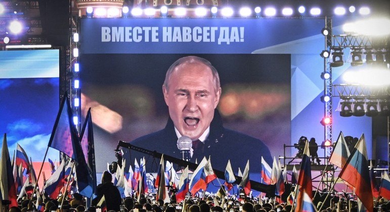 Vladimir Putin em discurso na Praça Vermelha, em Moscou