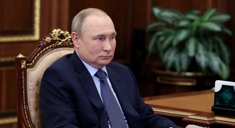 Ocidente tenta estrangular financeiramente aliados do presidente da Rússia, Vladimir Putin