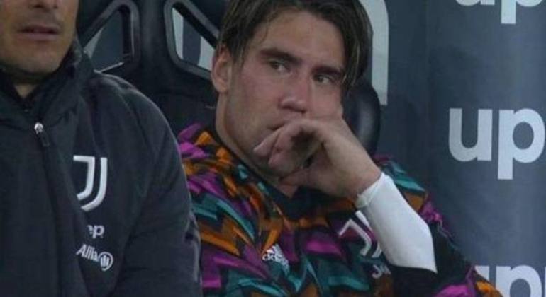 Vlahovic, da Juve, o desalento de quem não registra um gol faz três partidas