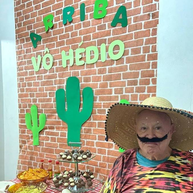 Vô Hédio na festa com tema México
