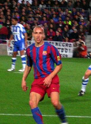 Você lembra do Barcelona com Ronaldinho Gaúcho? Pois é, naquele lendárioa esquadrão estava o atacante sueco Larsson, que aparecia nos momentos certos, como por exemplo ao iniciar a jogada no gol de Belletti que culminou no título da Liga dos Campeões de 2005/2006.