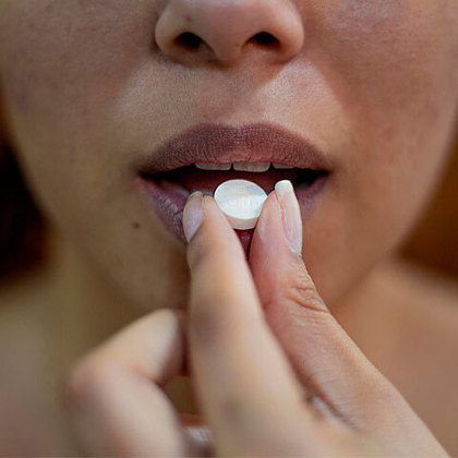 Você sabia que a dipirona, uma das medicações mais comercializadas no Brasil é proibida há décadas nos Estados Unidos e em parte da União Europeia? Entenda essa história no Flipar!