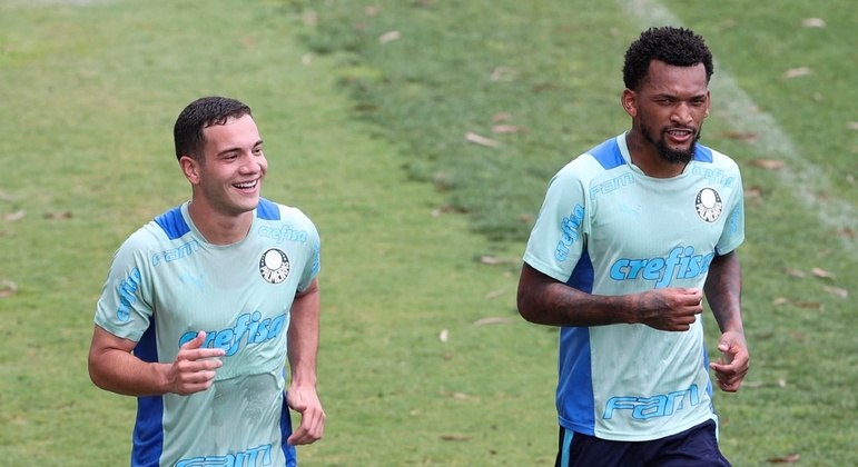 Volantes Fabinho e Jailson durante treino do Palmeiras