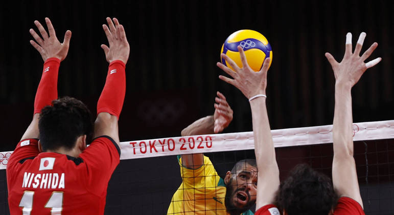 Vôlei masculino: Brasil reage, mas perde para Japão no tie-break