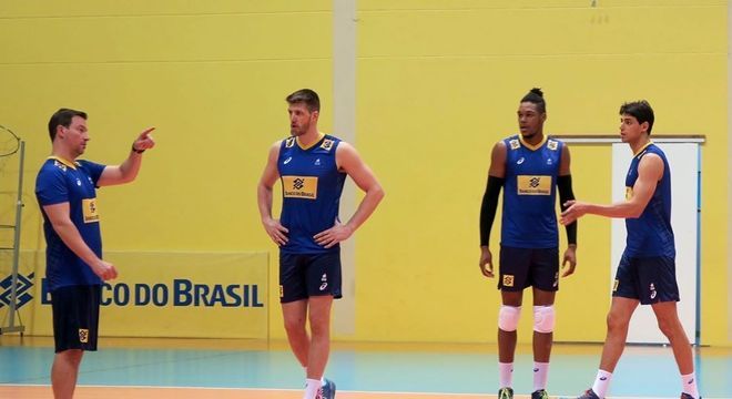 Com presença de campeão olímpico, vôlei masculino estreia no Pan