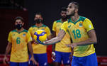 A competição entre as seleções masculinas de vôlei começa às 21h. O Brasil entra em quadra contra a Rússia às 09h45 