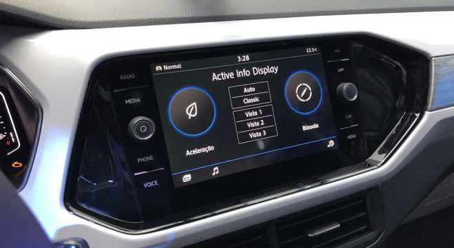 Informaes da multimdia com Android Auto e Apple Car (alm de Mirror Link) so claras