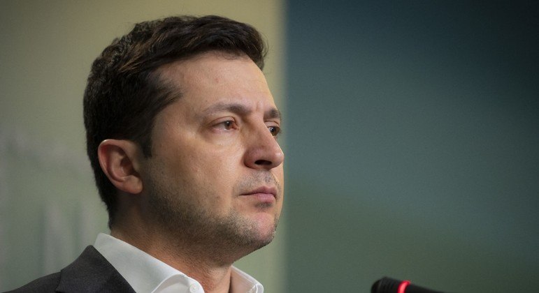 Presidente ucraniano Volodmir Zelenski decretou lei marcial no país