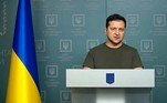 Desde que a Rússia invadiu o país, Zelenski, de 44 anos, soube recorrer às suas habilidades de câmera e comunicação visual para enviar mensagens comoventes nas mídias sociais