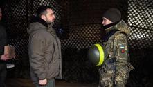 Presidente da Ucrânia visita linha de frente em Donetsk no Dia das Forças Armadas