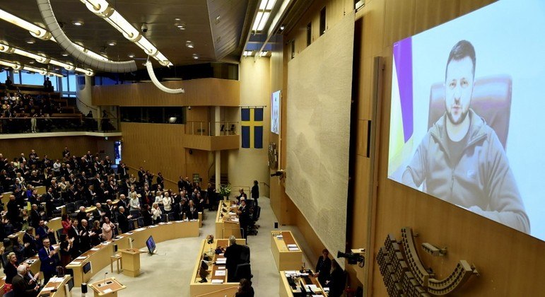 Volodmir Zelenski em discurso no Parlamento da Suécia