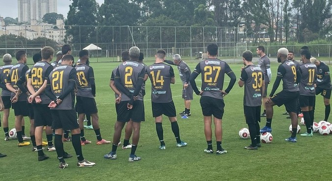 Elenco do Esquadrão de Aço reunido no CT Oscar Cardoso, em Volta Redonda