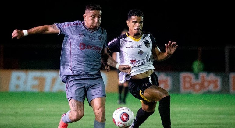 Volta Redonda: Desce - Fez um bom começo atacando entre as linhas de defesa do Flu, mas já perdeu o fôlego ainda no primeiro tempo e ficou acuado.