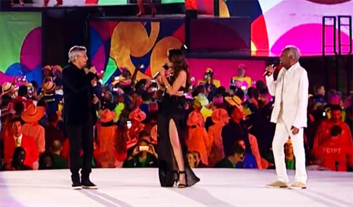 Voltando a falar de Anitta, ela se apresentou, ao lado de Caetano Veloso e Gilberto Gil, na Abertura das Olimpíadas do Rio, em 2016. 