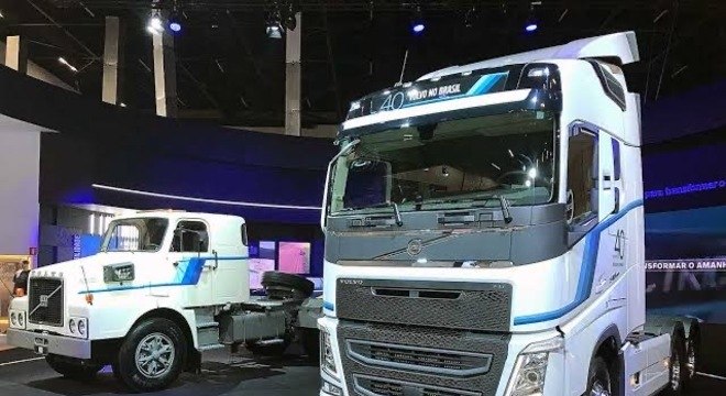 FH540 e N10 de 1980: pintura white sky da verso comemorativa remonta aos 40 anos da marca