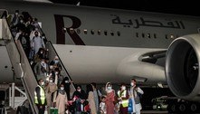 Voo do Qatar com afegãos, americanos e europeus deixa Cabul