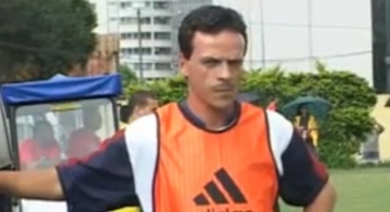 Votoraty-SP (2009-2010) - Após encerrar a carreira em 2008, Diniz decidiu ser treinador e ficou à frente da equipe do interior paulista até 2010. Na época, o Votoraty conquistou o título da Série A3 do Campeonato Paulista de 2009 e a Copa Paulista de 2009, garantindo a vaga para a Copa do Brasil de 2010.