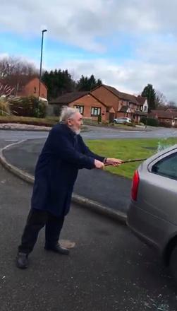 'Não sei se ele tem problemas de saúde mental. Se for esse o caso, não queremos que ele seja acusado, mas não é justo para mim', desabafou Sebastian. A polícia afirma ter conversado com o senhor e que nenhuma acusação foi feitaNão vá embora! Ano Novo em casa? Visite 7 lugares bizarros sem deixar a mesa da ceia