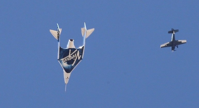 Bilionário Richard Branson faz a primeira viagem de turismo espacial em julho deste ano