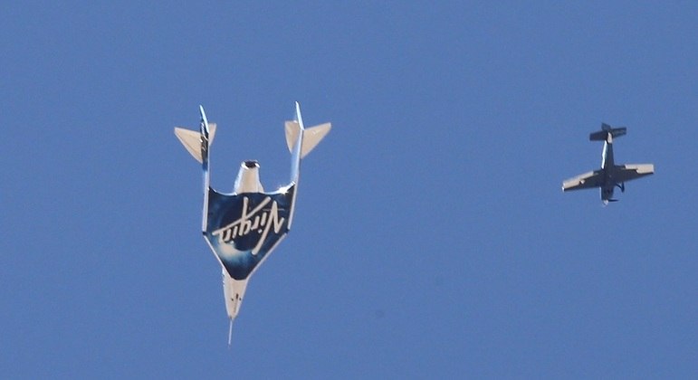 Bilionário Richard Branson fez um voo orbital abordo de uma nave da Virgin Galactic