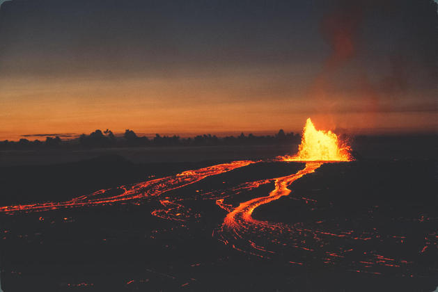 Em 24 de maio de 1969, um estrondo sismológico foi sentido e registrado no Kīlauea, considerado o mais jovem dos vulcões do Havaí. Era apenas o início de um evento assustador e belo: por cinco anos, o vulcão expeliu lava, no que chegou a ser considerada a mais longa erupção de vulcão já ocorrida em pelo menos dois milênios