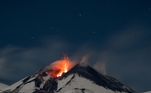 A lava do Etna se mistura à neve das montanhas e cria um cenário que lembra a Terra Média, do livro e dos filmes O Senhor dos Anéis