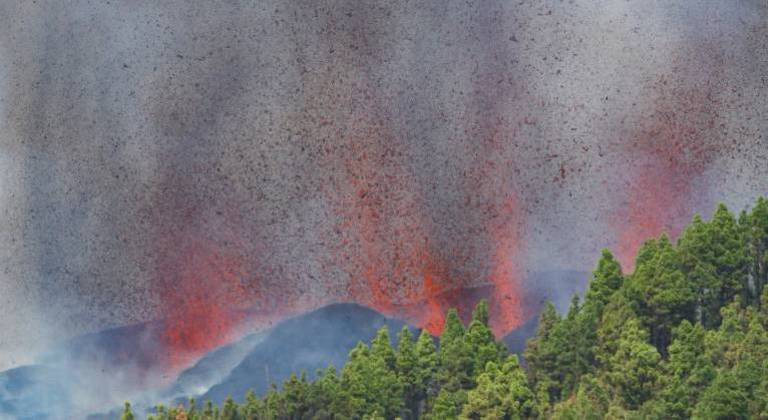Volcán Cumbre Vieja: Presidente español visita lugar de erupción – Noticias