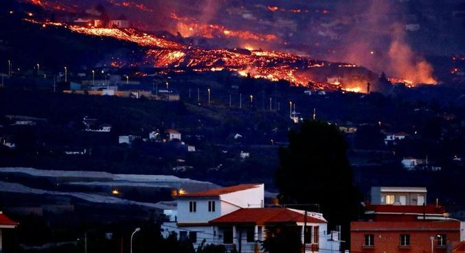 Lava lançada por vulcão Cumbre Vieja cobriu 166 hectares e destruiu 350 imóveis