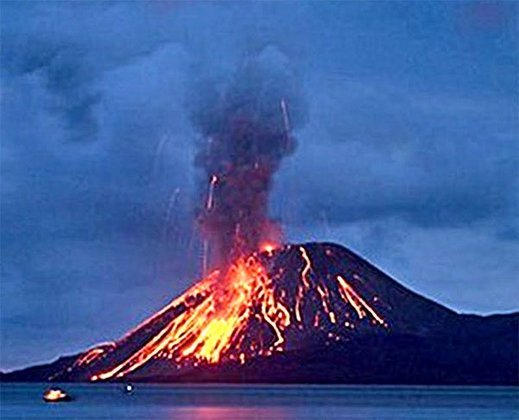 Vulcão Merapi (Indonésia) - É o vulcão mais ativo do país, que tem o maior número (120) de vulcões ainda em atividade no mundo. Fica na Ilha de Java. Em 2010, matou 300 pessoas e deixou 300 mil desalojados. 