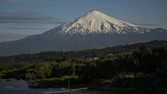 Volcán Villarrica, el más peligroso de Chile, alerta a autoridades por posible erupción – Noticias