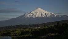 Vulcão Villarrica, o mais perigoso do Chile, deixa autoridades em alerta para possível erupção 