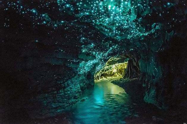 Waitomo Glowworm (Nova Zelândia) - Essa caverna atrai visitantes há mais de 120 anos. Foi descoberta por indígenas sob o campo de King Country, uma das principais regiões agrícolas do país.   