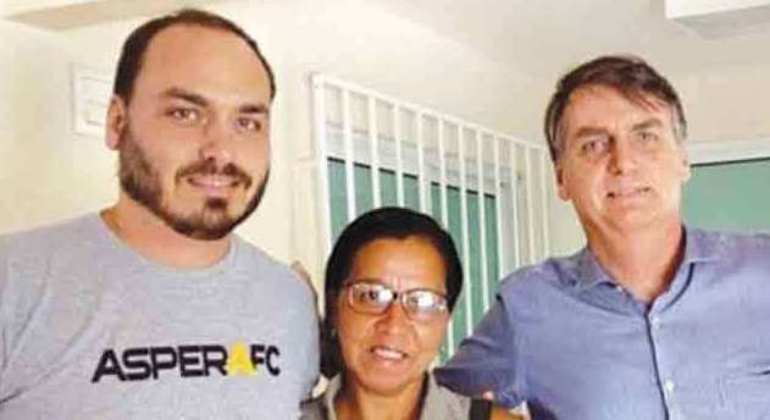 Wal do Açaí (ao centro) com o presidente Jair Bolsonaro (à direita) e Carlos Bolsonaro