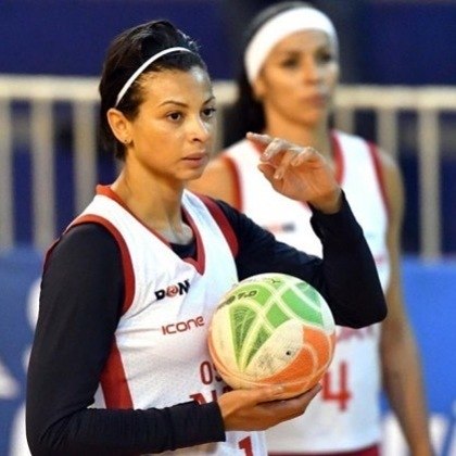Além do Minas Tênis Clube, a jogadora atuou por Rio de Janeiro, São Caetano, Perugia, Murcia, Odintsovo, Vôlei Futuro, Campinas, Praia Clube e Osasco