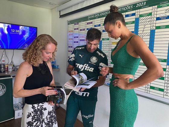 Na oportunidade, a jogadora e o treinador trocaram seus livros e tiveram um momento de conversa sobre esporte e vida, carreira e gestão. 'Quando me disseram [de sua morte], eu não acreditei. É duro. Tive uma oportunidade em particular com ela e foi espetacular. Tivemos uma hora e ela foi espetacular. Ela era capitã da equipe e foi extraordinária', disse Abel