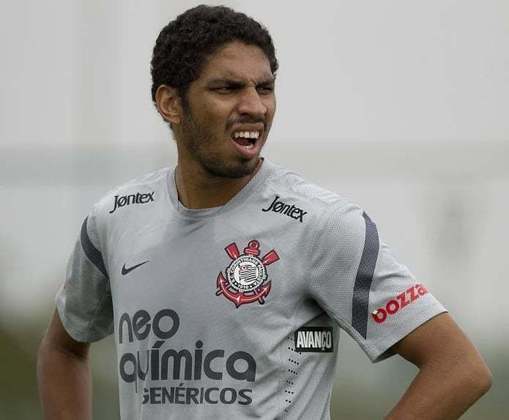 WALLACE - Zagueiro - 34 anos - reserva na campanha do Mundial - Após a temporada de 2012, Wallace reforçou o Flamengo, onde permaneceu até 2016. Atualmente, o jogador defende o Brusque.