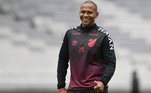 WALTER: vai disputar o Campeonato Pernambucano pelo Santa Cruz./ Passagens por Athletico-PR, Goiás e Internacional.