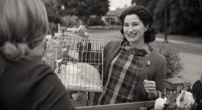 Kathryn Hahn se destaca na série ao viver a misteriosa vizinha Agnes