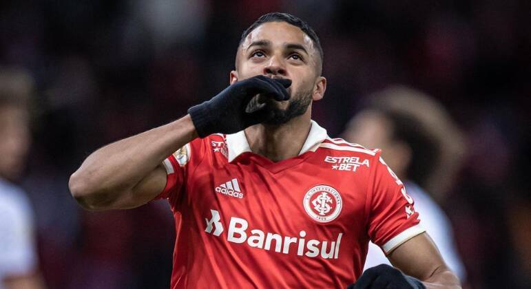 5. Wanderson Sousa – Internacional Também em março do ano passado, o atacante Wanderson, ex-Krasnodar, trocou os ares russos pelo clima quente do Brasil. O atleta foi comprado por cerca de R$ 23 milhões pelo Colorado