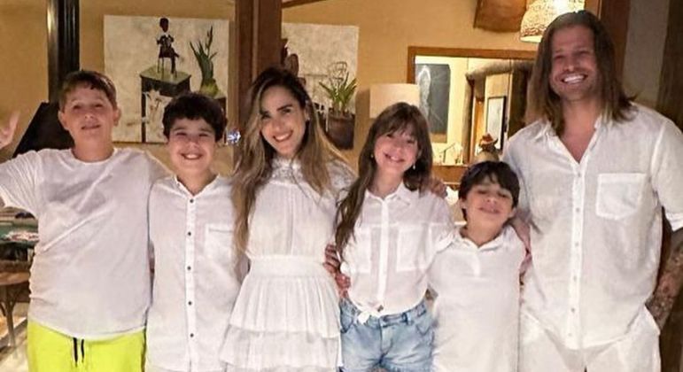 Wanessa Camargo e Dado Dolabella comemoram Ano Novo com os filhos