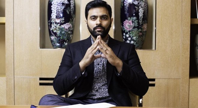 O polímata não apenas transita entre diferentes esferas, campos ou disciplinas, mas busca conexões fundamentais entre esses campos, de forma a oferecer percepções únicas para cada um deles, diz o autor Waqas Ahmed