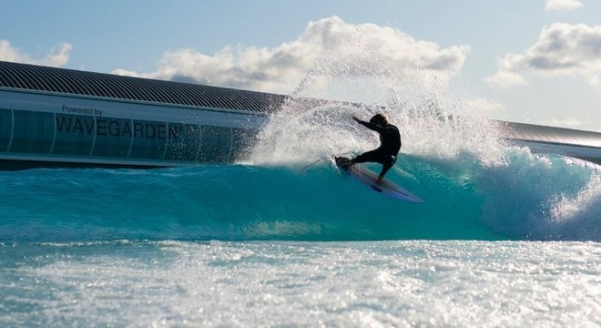 As ondas do complexo imitam ondas que quebram sobre recifes de corais