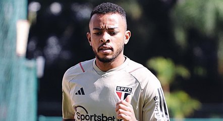 Welington em treino pelo São Paulo