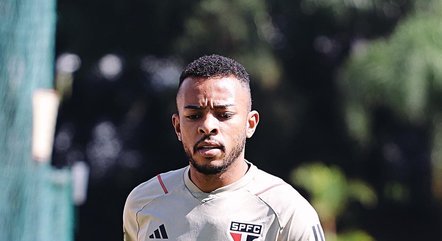 Welington em treino pelo São Paulo