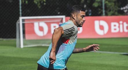 Wellington Rato em treino pelo São Paulo