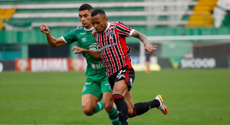 São Paulo teve o domínio do jogo, mas vacilou e levou empate da Chapecoense