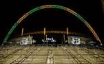 O estádio de Wembley, no Reino Unido, também ganhou as cores verde e amarela. Nas redes sociais, o time da Inglaterra publicou 'Homenagem a um verdadeiro ícone do futebol. Descanse em paz, Pelé'