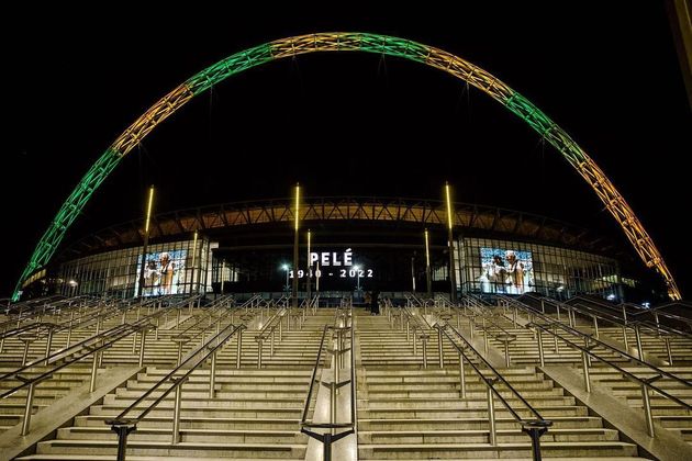 O estádio de Wembley, no Reino Unido, também ganhou as cores verde e amarela. Nas redes sociais, o time da Inglaterra publicou 